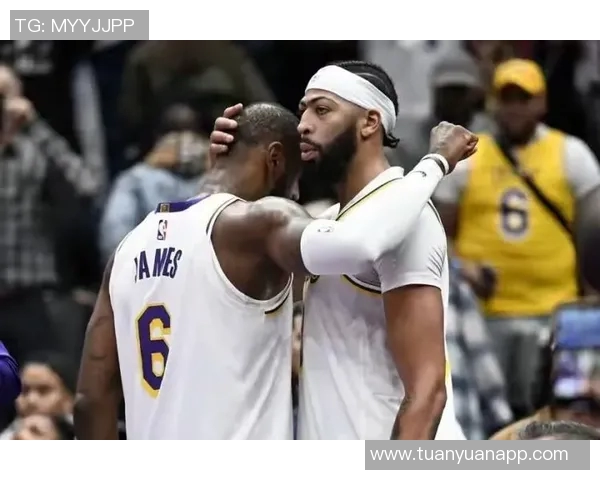 湖人时期自称三巨头，库兹马本色尽显，1亿锋线合同却被雄鹿弃用